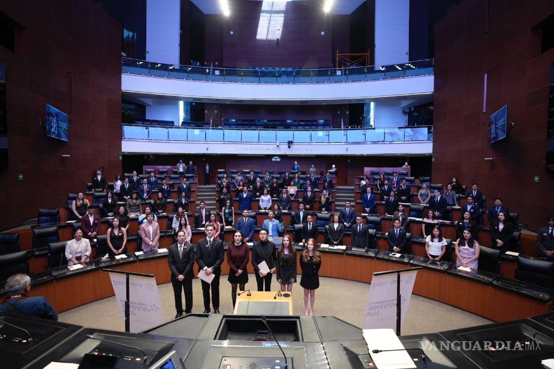 $!Guadiana exhortó a los jóvenes a aprovechar su energía y capacidad de cuestionamiento para generar cambios.