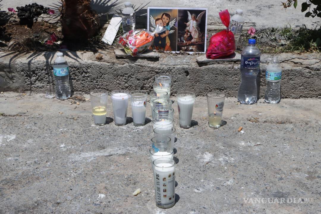 $!Camila y Jordan permanecieron todo el día en la funeraria de Emilio Carranza; el sepelio será este sábado en el Panteón San Arcángel.