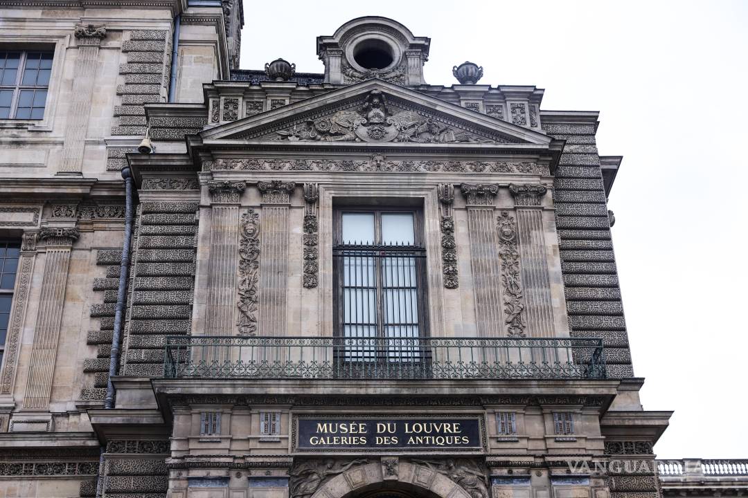$!Recientemente se instalaron nuevas rejas metálicas en una de las entradas del museo francés.