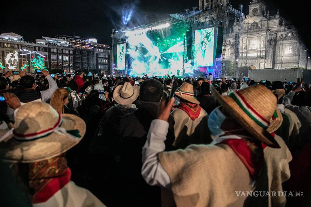 $!Así luce el Zócalo de la CDMX, abarrotado por festejos patrios