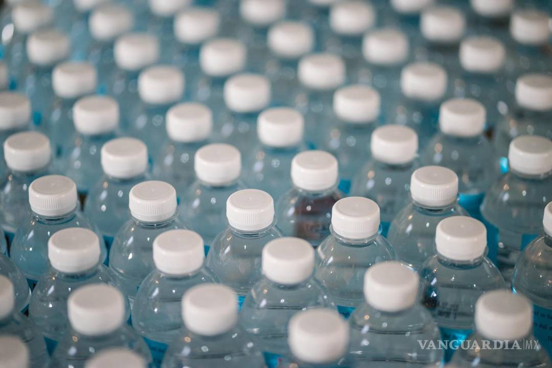 $!Se encontraron nanoplásticos en el agua embotellada.