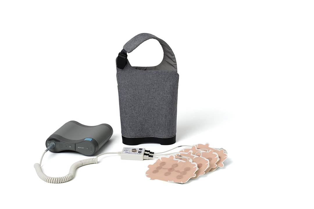 $!El paciente recibe el ‘kit’ médico completo, denominado Optune Gio, en su domicilio y un técnico especialista se desplaza hasta allí para explicarle su uso.