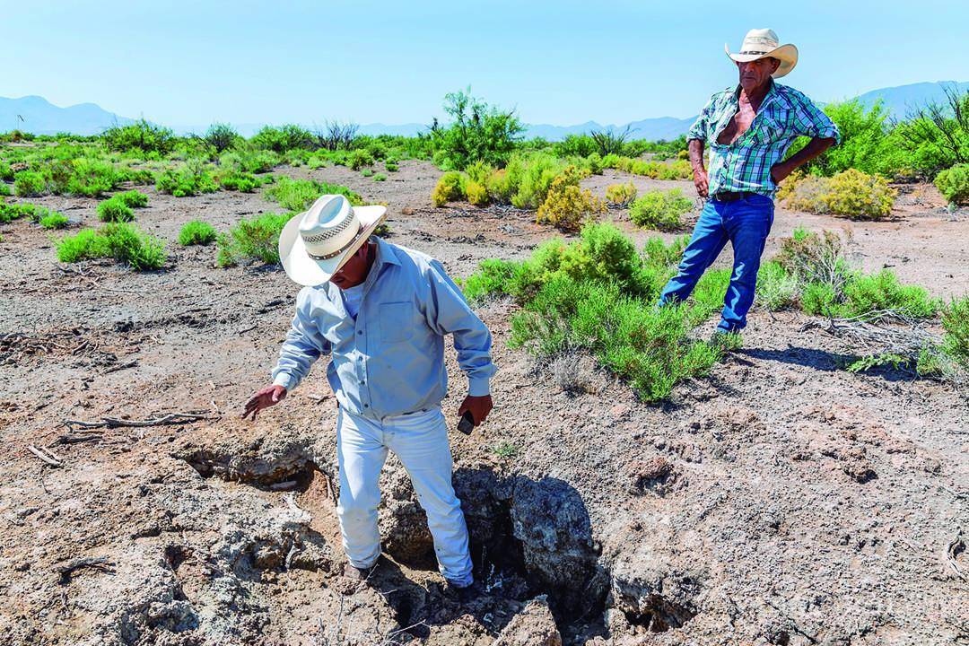 $!Ejidatarios aseguran que las obras de Pronatura solo generan que el suelo se humedezca, pero no ayuda a la recarga de los acuíferos.