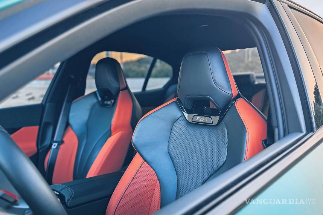 $!Su sistema híbrido enchufable entrega 727 hp, haciendo del M5 uno de los sedanes más potentes de su categoría.