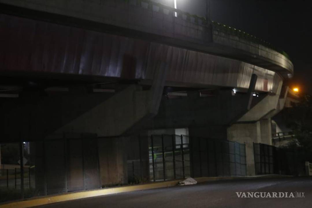 $!Saltillo: indigente fallece en distribuidor El Sarape tras ser arrollado; auto se dio a la fuga