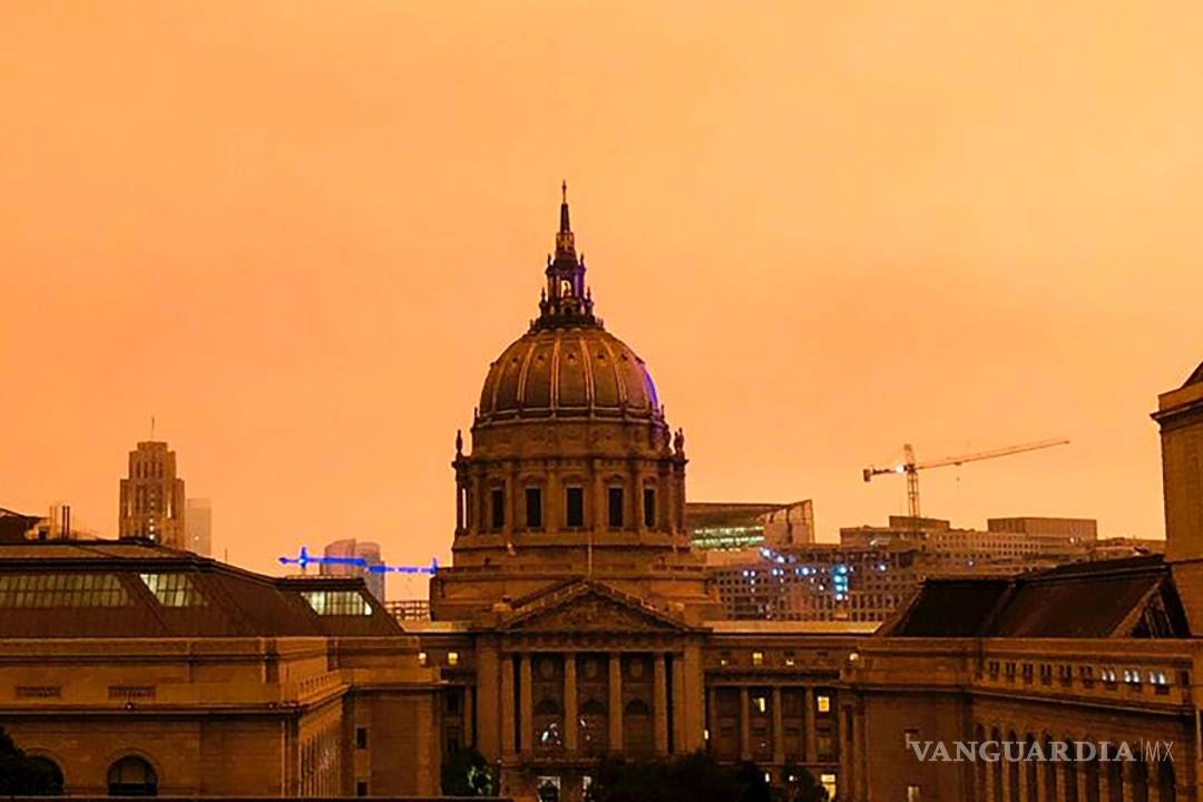 $!Incendios forestales pintan de un color naranja apocalíptico el cielo de San Francisco