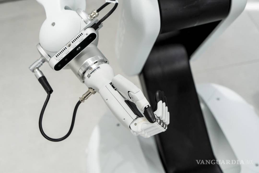 $!En Ningbo un fabricante chino de coches eléctricos, tenía 500 robots cuando se inauguró hace cuatro años. Ahora hay 820 y se planea incorporar muchos más.