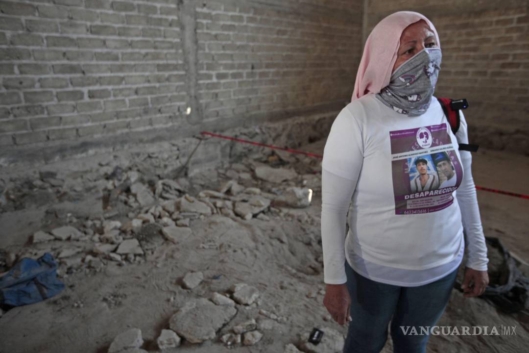 $!TEUCHITLÁN, JALISCO. 20 MARZO 2025.- La Fiscalía General de la Republica y la Fiscalía General del Estado, encabezaron un recorrido para medios de comunicación por el Rancho Izaguirre en el poblado de la Estanzuela, en donde el pasado 5 de Marzo el colectivo Guerreros Buscadores realizaron el hallazgo de un crematorio clandestino así como un campo de adiestramiento y exterminio, también se localizaron restos humanos y pertenecías personales de las victimas.