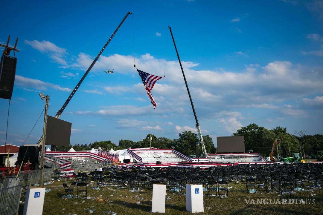 $!La escena tras el desalojo del mitin de Donald Trump después del intento de asesinato en Butler, Pensilvania, el sábado 13 de julio de 2024.