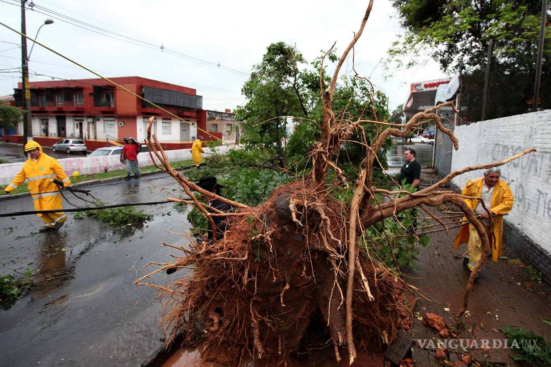 $!Fuerte tormenta golpea Paraguay: deja dos muertos