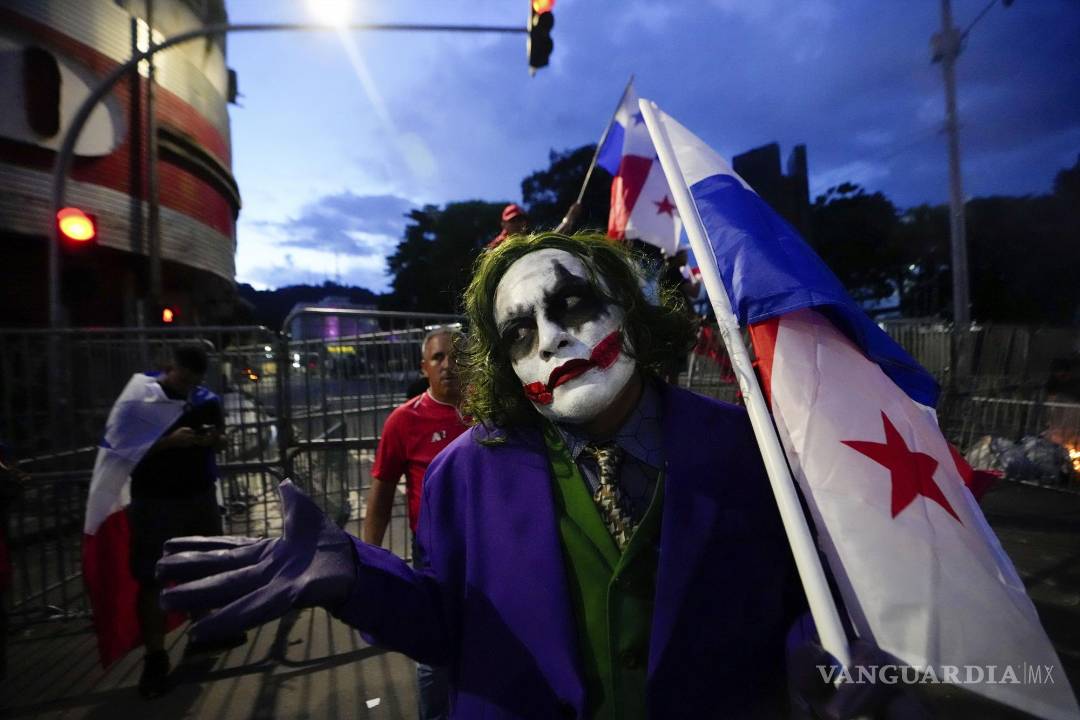 $!Un manifestante vestido como el Guasón protesta una contra el contrato entre el gobierno panameño y la empresa minera candiense First Quantum.