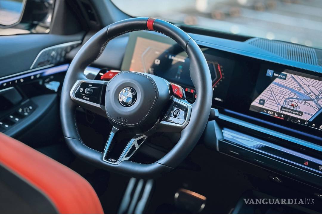$!Con pantallas de alta resolución y acabados premium, el habitáculo del M5 combina lujo y funcionalidad.