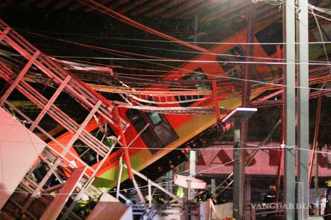 $!Derrumbe de un tren del metro que se dirigía a la estación Olivos de la Línea 12, hasta el momento se registran 70 heridos y 13 muertos.
