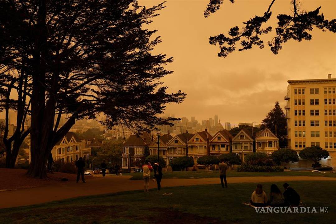 $!Incendios forestales pintan de un color naranja apocalíptico el cielo de San Francisco