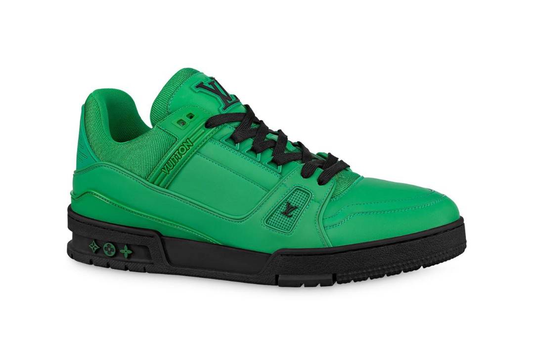 $!Trainer en color verde y negro marca Louis Vuitton con un costo de mil 484 dólares.