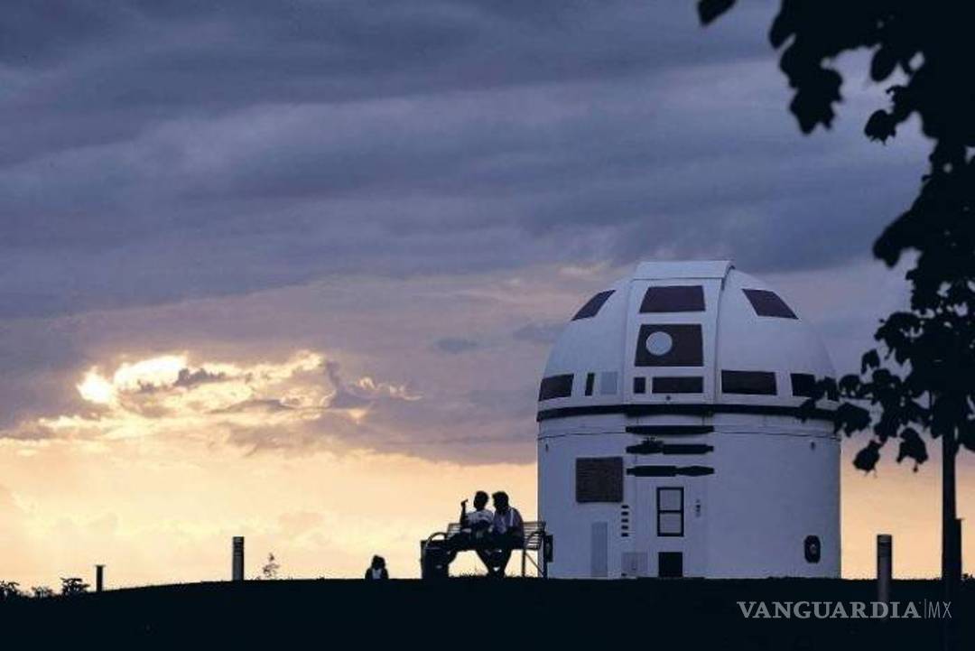 $!Fervientes fans de Star Wars convierten un observatorio en un R2-D2 gigante