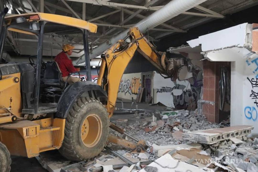 $!Maquinaria pesada ya realiza trabajos sobre este inmueble ubicado en el bulevar Venustiano Carranza.