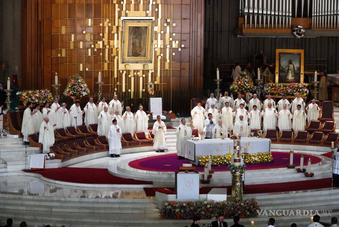 $!Carlos Aguiar Retes, actual Arzobispo Primado de México, encabezó la solemne Eucaristía por la muerte del papa Francisco en la Basílica de Guadalupe. Su extensa trayectoria dentro de la vida eclesiástica y su cercanía con el papa Francisco lo han colocado entre los nombres que podrían considerarse para sucederlo en el Vaticano.