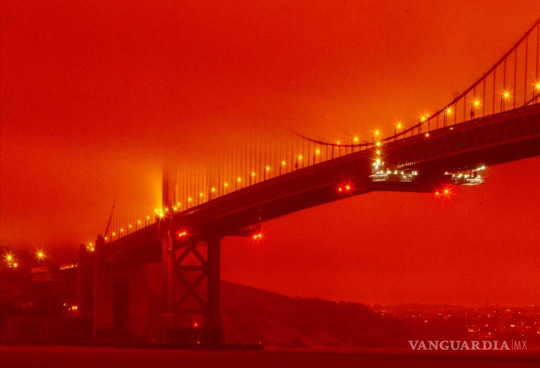 $!Incendios forestales pintan de un color naranja apocalíptico el cielo de San Francisco