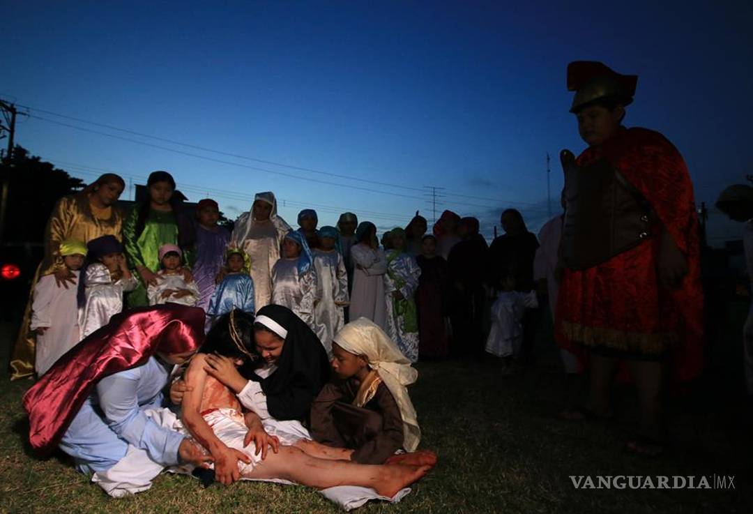 $!Viacrucis infantil pide el fin de la pandemia y los feminicidios en México