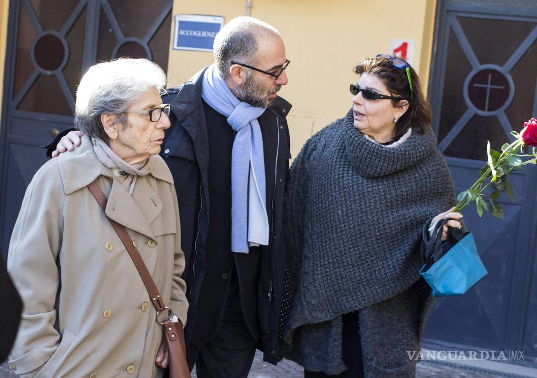 $!Mundo del cine y la política acuden a la "fiesta" de adiós a Scola