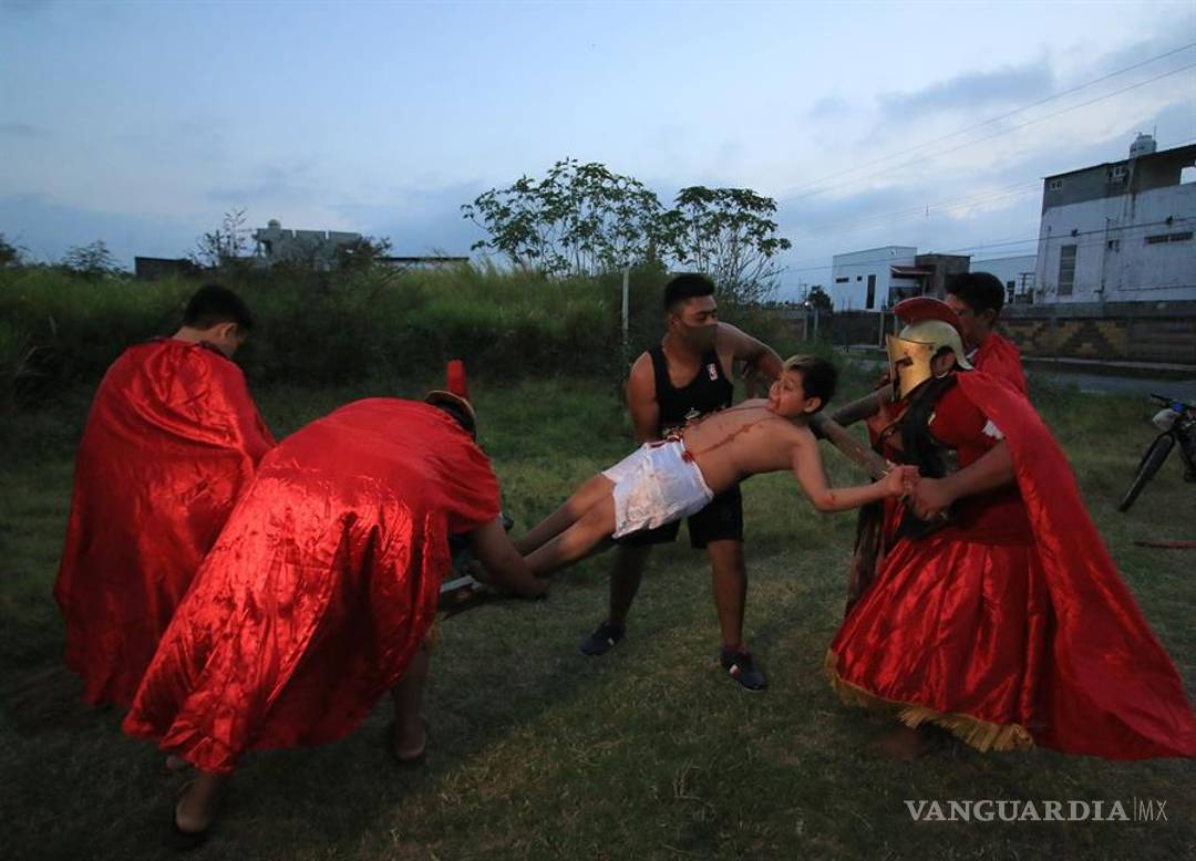 $!Viacrucis infantil pide el fin de la pandemia y los feminicidios en México
