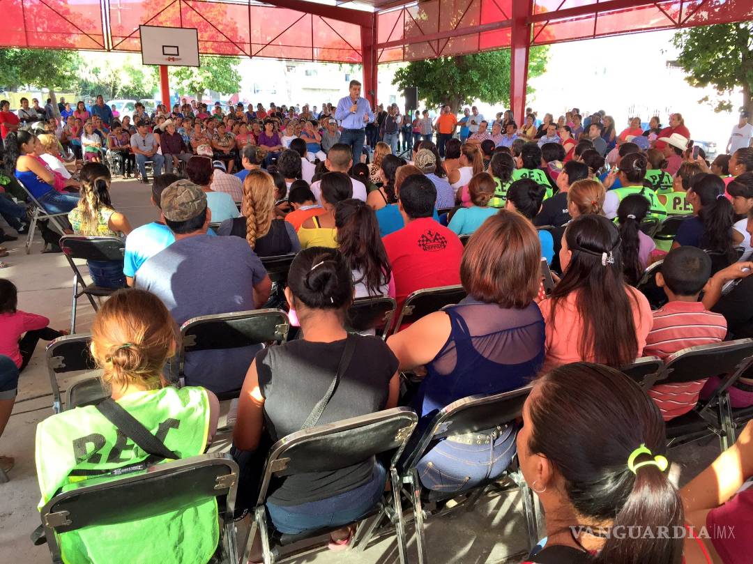 $!Entrega alcalde escrituras a familias torreonenses