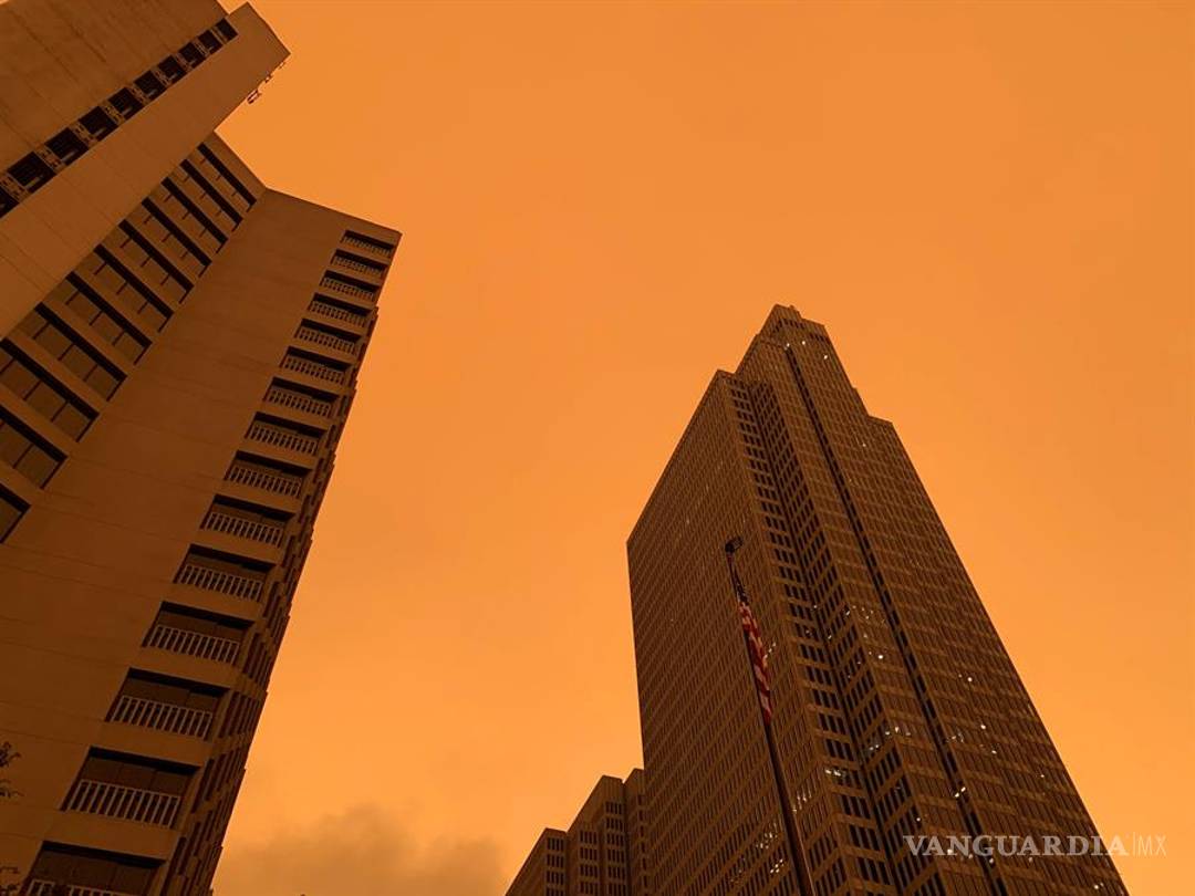 $!Incendios forestales pintan de un color naranja apocalíptico el cielo de San Francisco