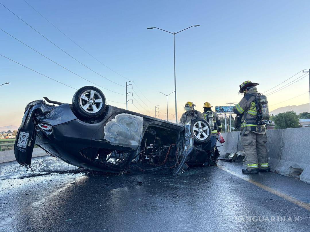 $!El automóvil fue declarado pérdida total y el accidente fue consignado al Ministerio Público de Asuntos Viales.