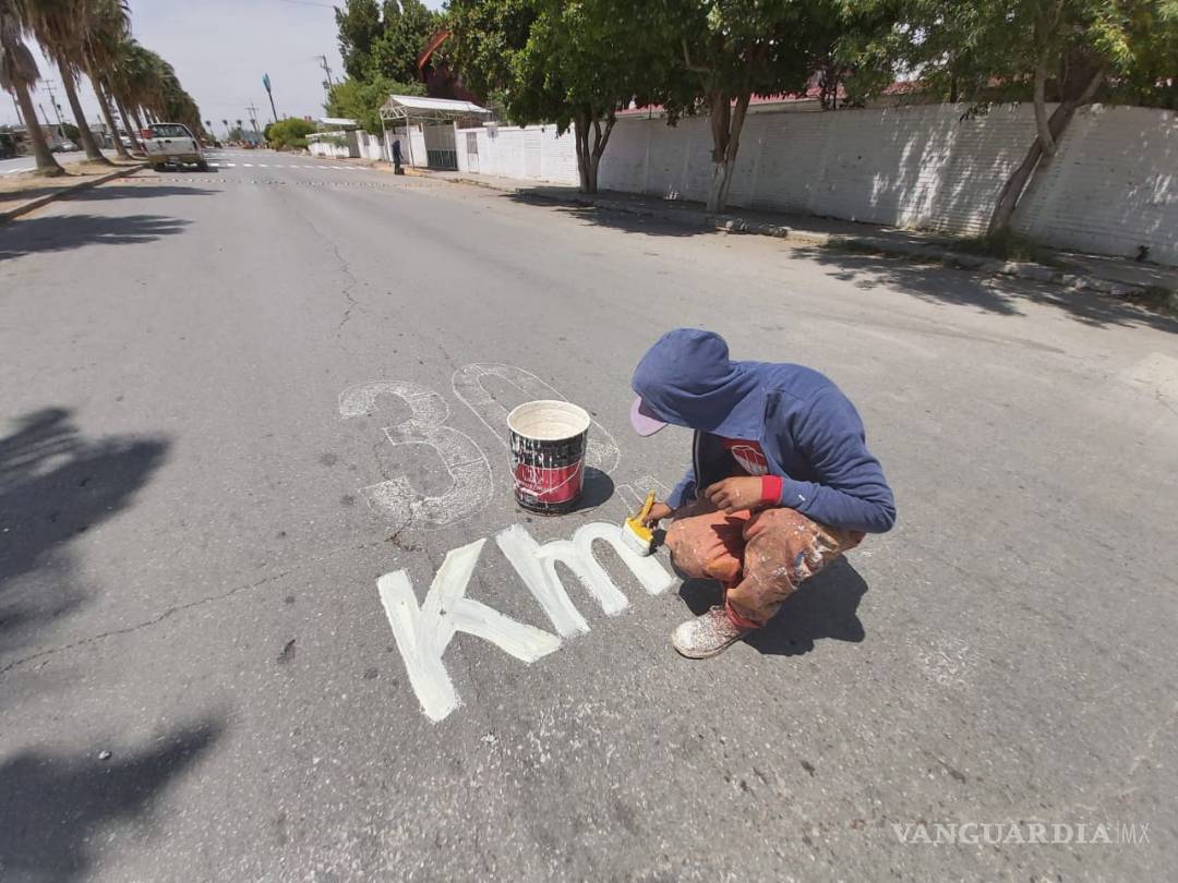 $!Trabajos de señalética y semáforos no se detienen en Torreón