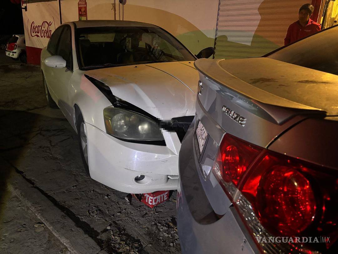 $!Familiares del conductor se presentaron para mediar y acordar la reparación de los daños.