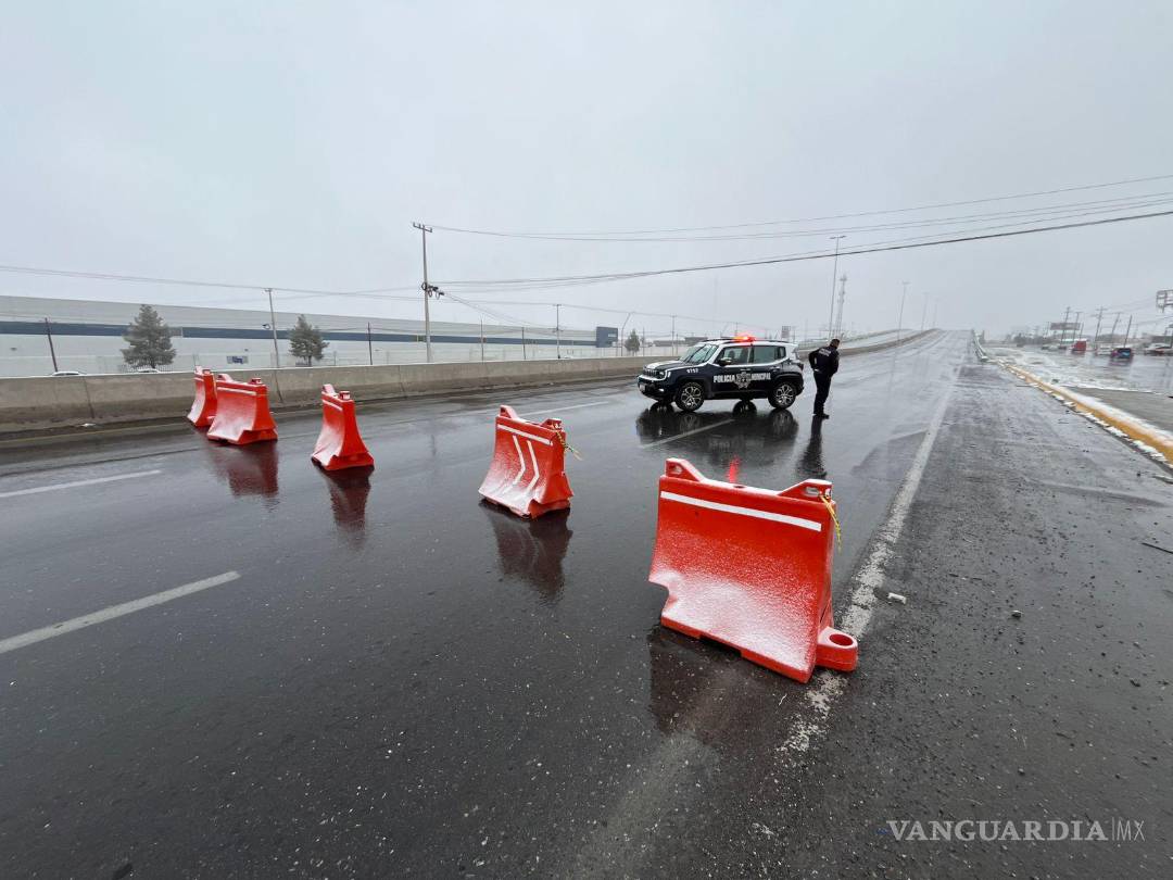 $!El cierre del puente del libramiento Óscar Flores Tapia en el municipio de Arteaga.