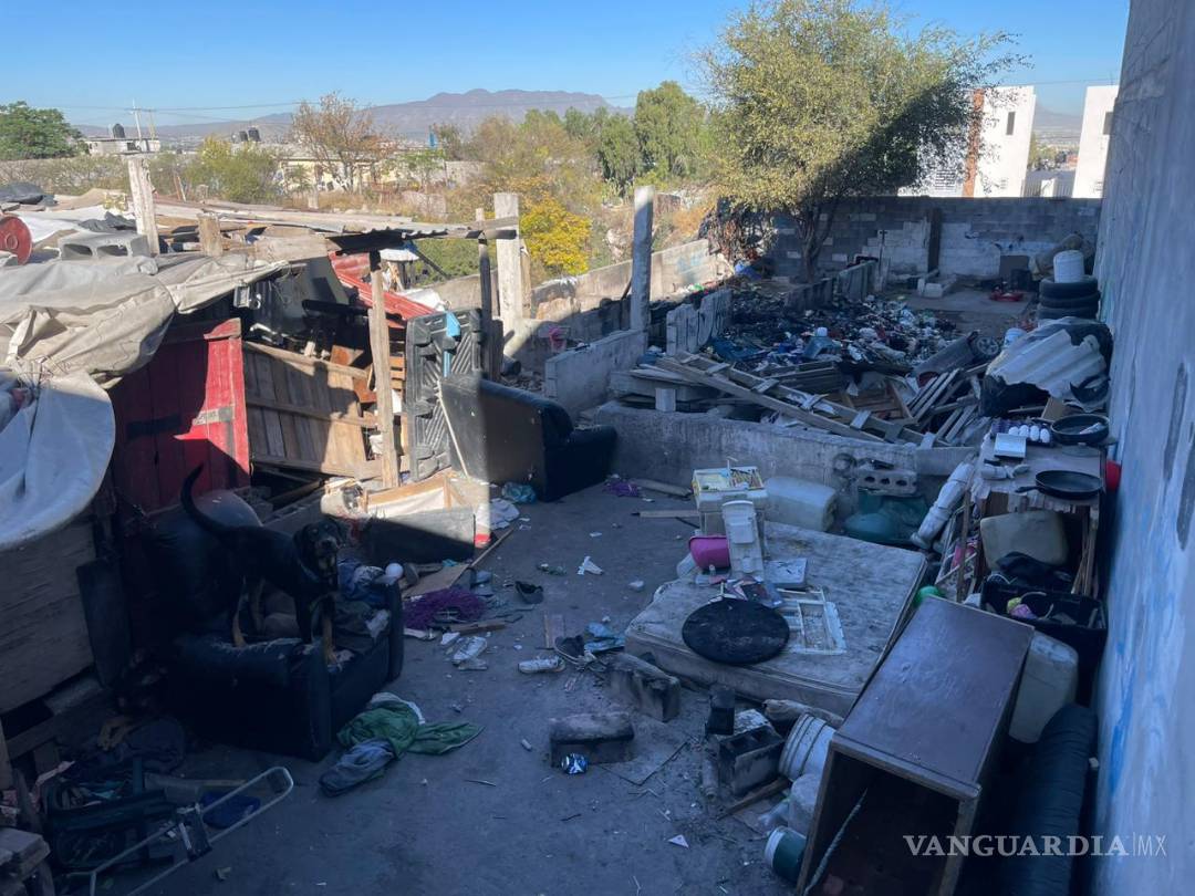 $!Vecinos intentaron ingresar a la vivienda para auxiliar a las niñas, pero el fuego lo impidió.