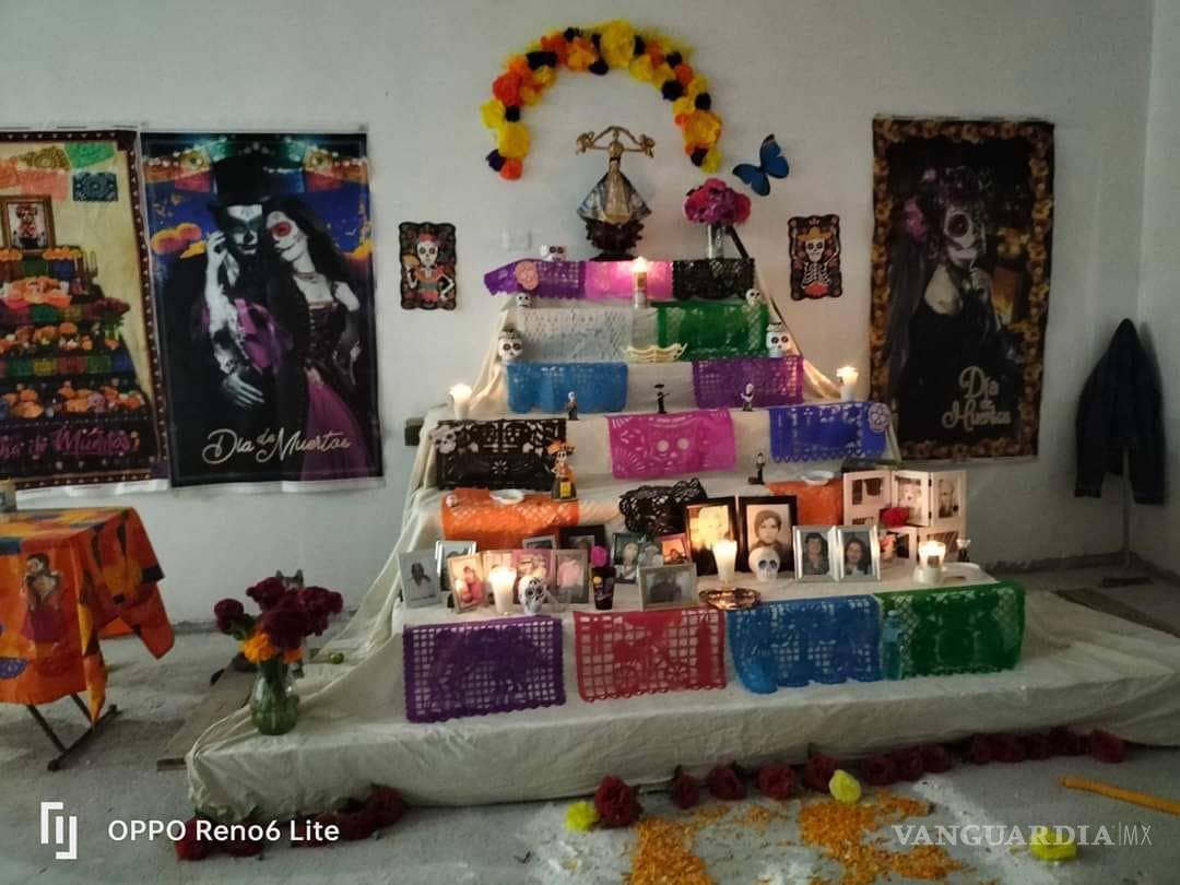 $!¿Ya viste estos altares en Saltillo? Dedicados a familiares, Walt Disney, Juan Gabriel, Cri-Cri y más (Fotos)