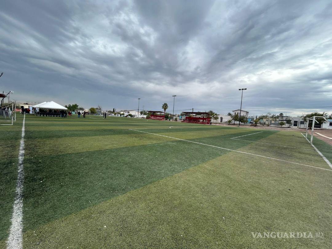 $!La rehabilitación incluyó nueva iluminación, bancas, baños y gradas para los equipos locales.