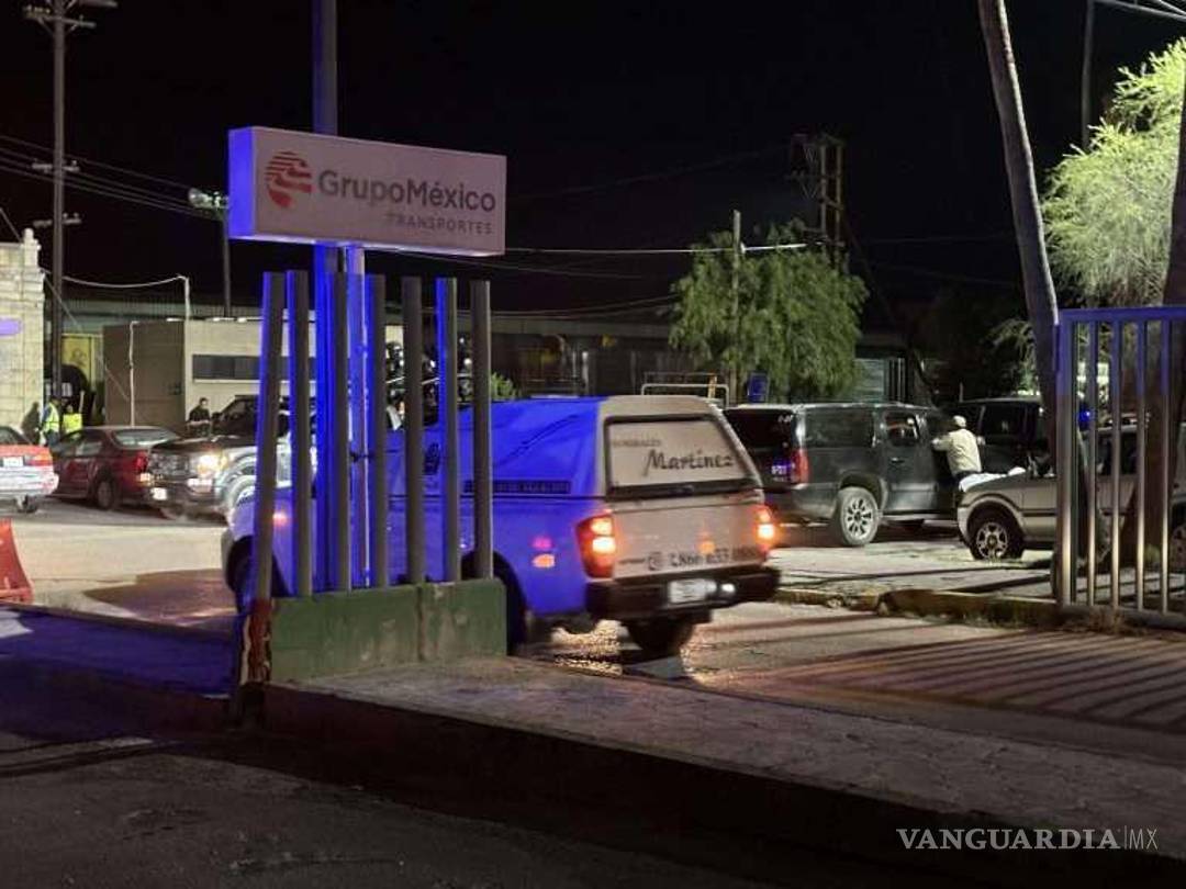 $!El cuerpo de Víctor Alfonso Gelacio Banda fue encontrado en los patios de Ferromex, en las calles Cuauhtémoc y Sonora, tras ser abatido por un guardia de seguridad.