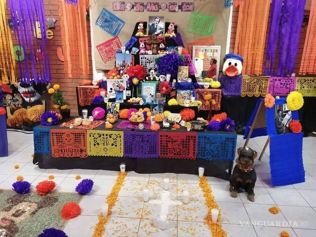 $!¿Ya viste estos altares en Saltillo? Dedicados a familiares, Walt Disney, Juan Gabriel, Cri-Cri y más (Fotos)