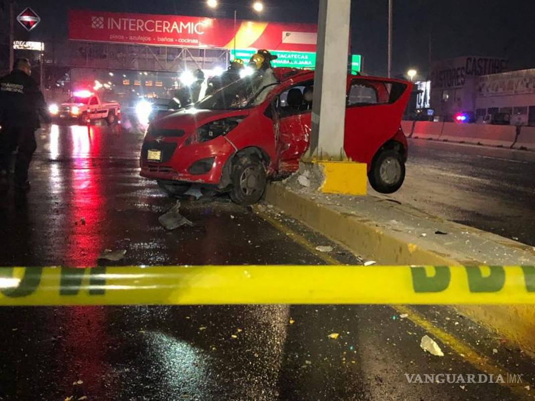 $!Elementos de tránsito municipal que atendían el otro accidente acudieron al sitio para tomar conocimiento.