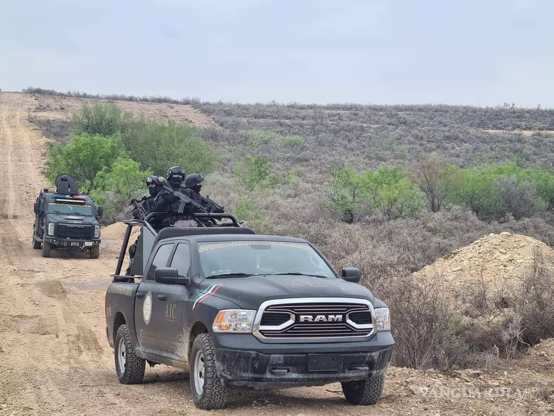 $!Patrullas y personal pericial resguardaron el área tras el reporte de detonaciones.