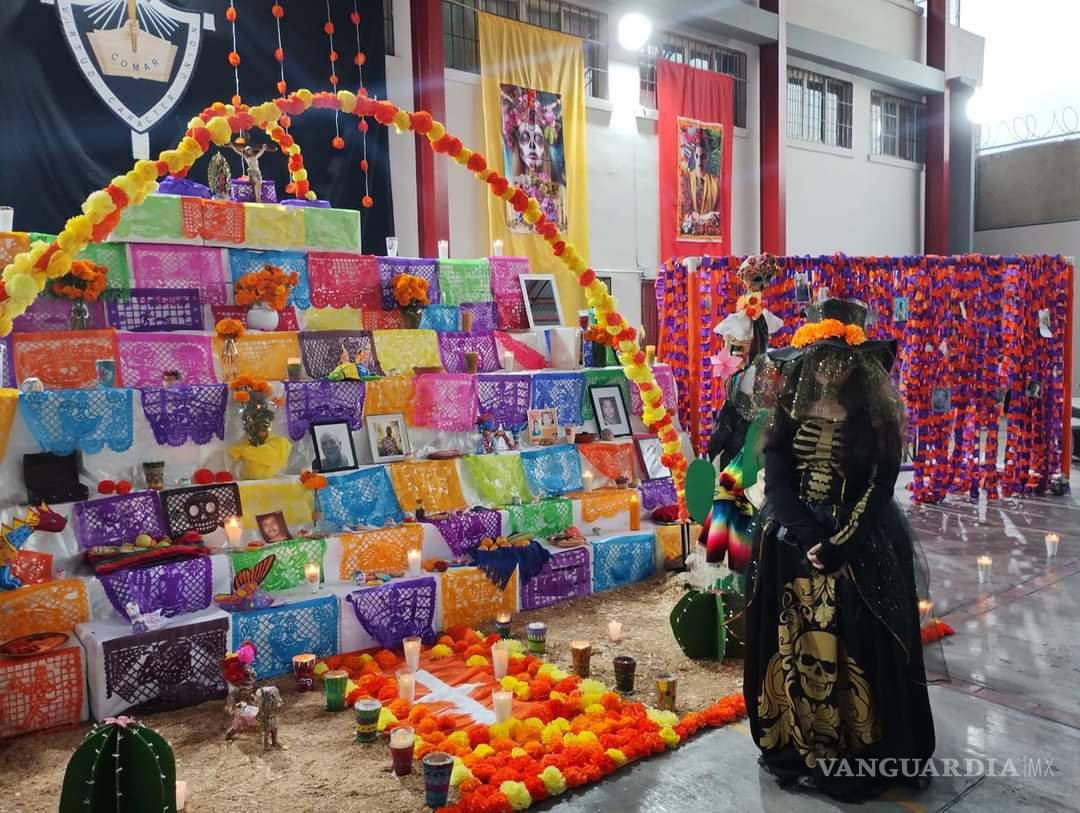 $!¿Ya viste estos altares en Saltillo? Dedicados a familiares, Walt Disney, Juan Gabriel, Cri-Cri y más (Fotos)