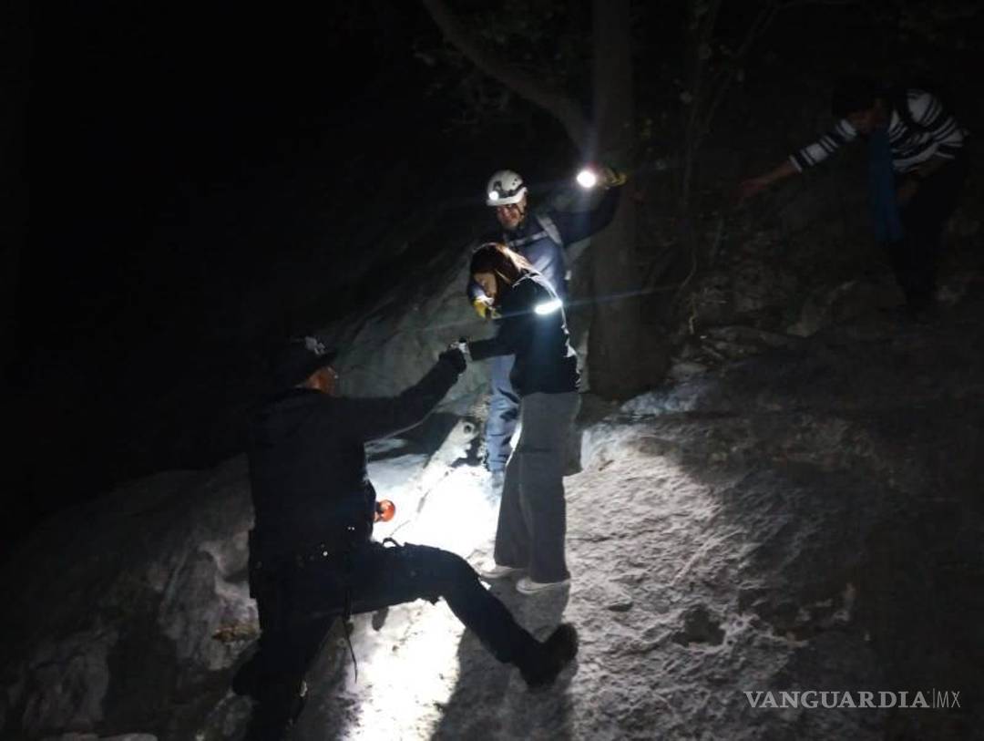 $!Estrategia de búsqueda organizada y llevada a cabo por personal de rescate, logrando ubicar y ayudar a descender a Sergio y Ximena.