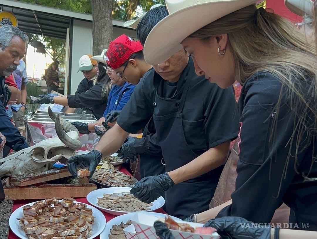 $!Del aula al asador: alumnos de cuarto semestre de la UANE, presentan muestra gastronómica
