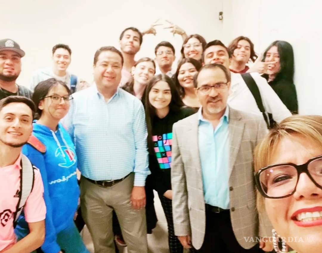 $!Édgar sabía además disfrutar con los amigos y compañeros, era una persona afable y tranquila.