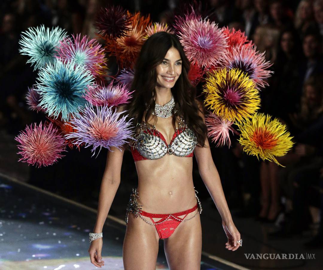 $!Los “ángeles” de Victoria's Secret celebraron 20 años de glamour