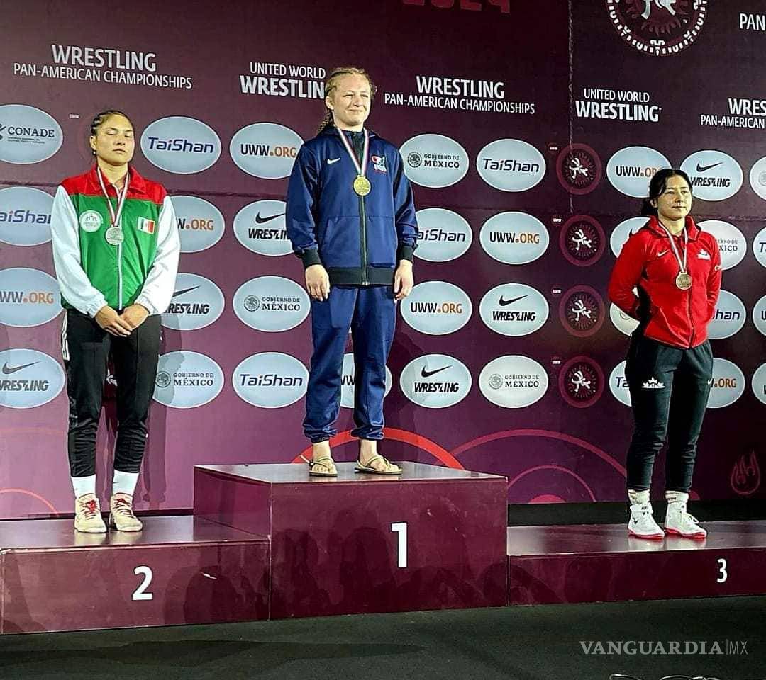$!Andrea se llevó la medalla de plata en la modalidad libre, división 65 kilogramos.