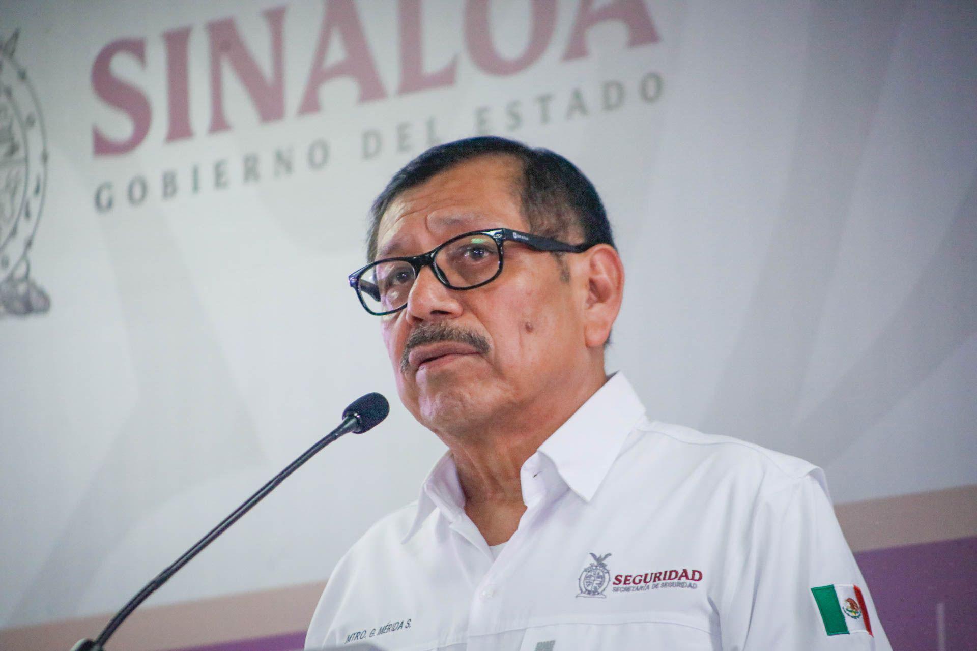 Gerardo Merida Sánchez, es secretario de Seguridad de Sinaloa, está bajo custodia de Estados Unidos, él era señalado junto con el gobernador con licencia Rubén Rocha Moya de tener vinculos con Los Chapitos.