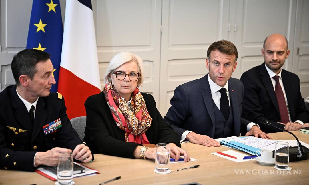 $!Emmanuel Macron, expresó que son los europeos los únicos que deberán decidir lo que se hará con los activos rusos congelados tras la invasión de Rusia a Ucrania.