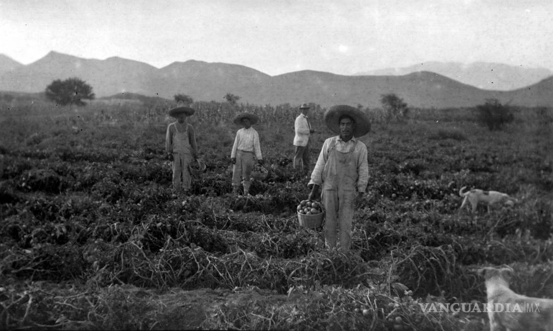 $!Trabajadores típicos de una hacienda del siglo XIX.