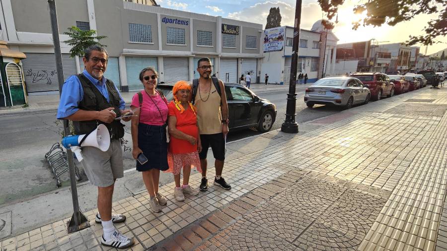 El colectivo señaló que las banquetas y vialidades del Centro Histórico aún presentan obstáculos para personas con discapacidad, adultos mayores y familias.