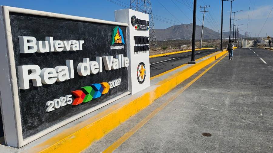 La modernización de la vialidad incluyó la colocación de carpeta asfáltica, luminarias y banquetas, con el objetivo de mejorar la movilidad y seguridad de peatones y automovilistas.